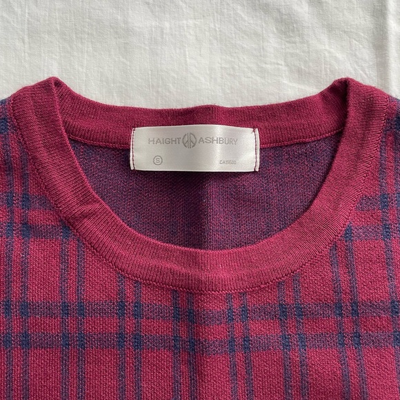 Red and Navy cropped sweater top - Picture 3 of 3